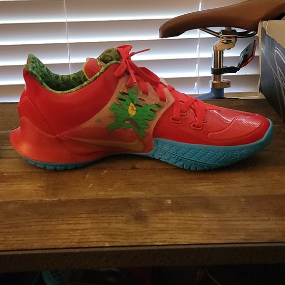 Nike Kyrie 2 Low Spongebob Mr. Krabs - Picture 4 of 7